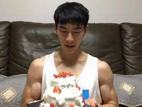 吃瓜男博主胖胖的视频