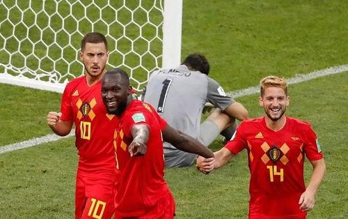 比利时球员吃瓜事件视频,球场争议瞬间引发网络热议